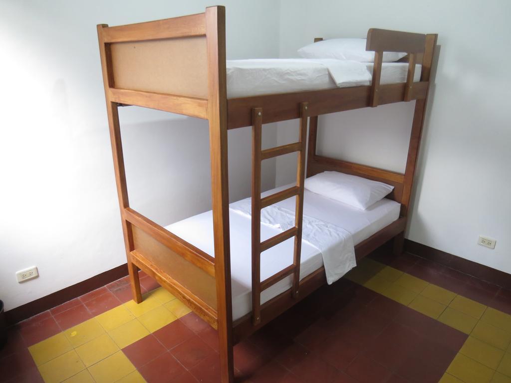 Hostal Casa Prado Медельин Экстерьер фото