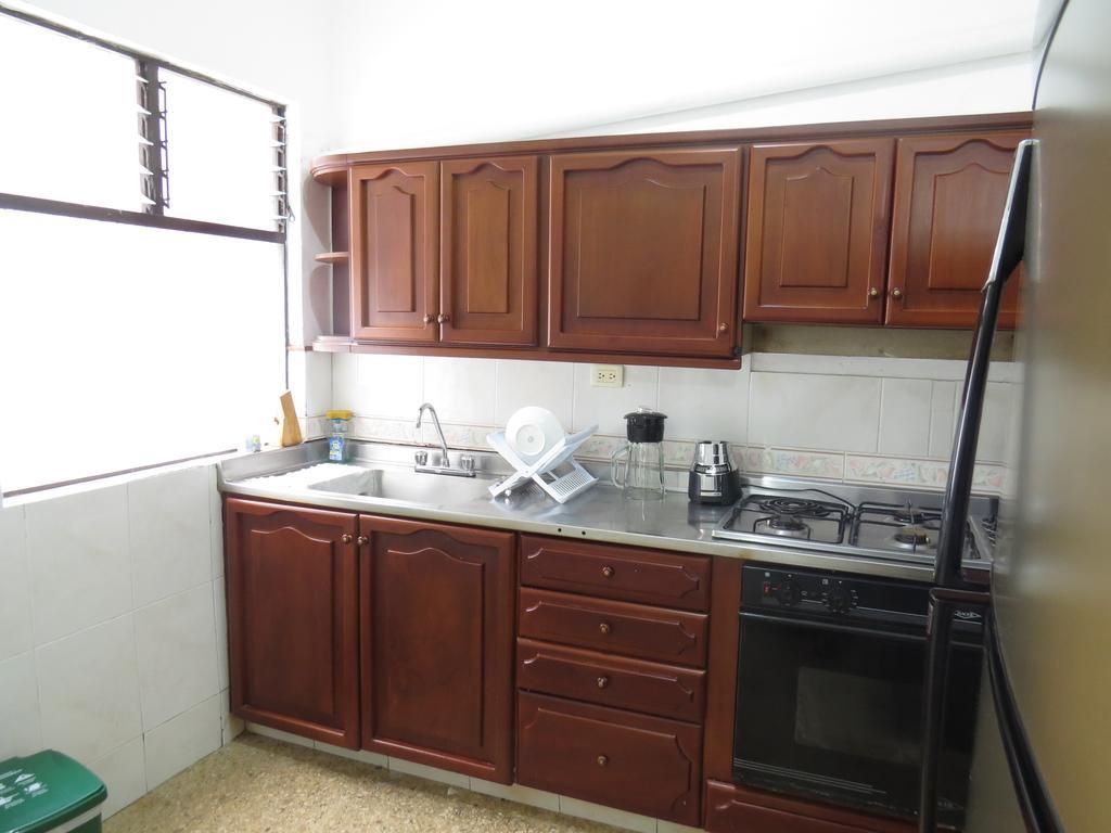 Hostal Casa Prado Медельин Экстерьер фото